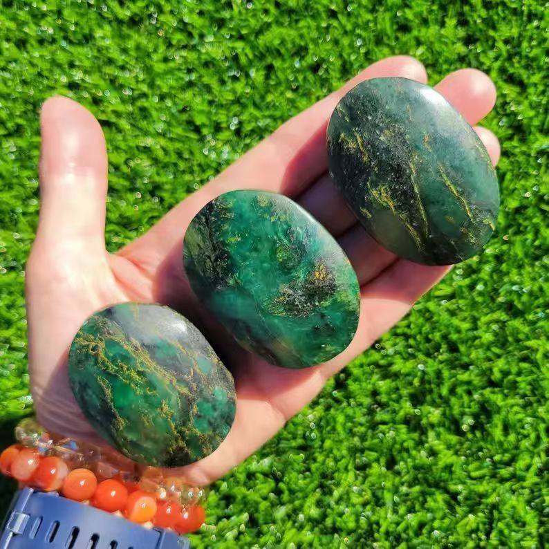 Genuine Emerald Palm Stone Heart Chakra Healing Green Crystal Worry Stone Decor