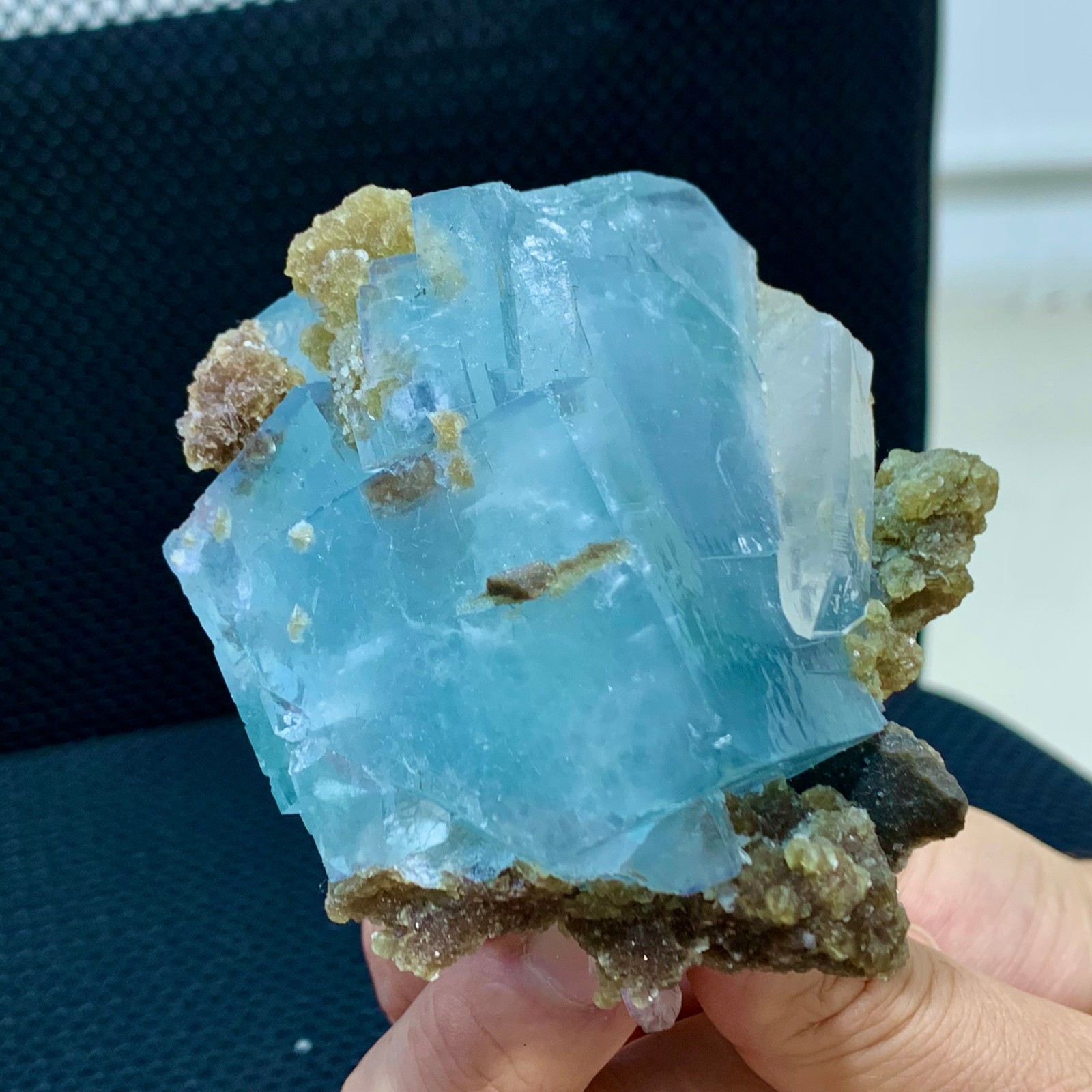 314G Rare transparent blue cubic fluorite mineral crystal sample/China
