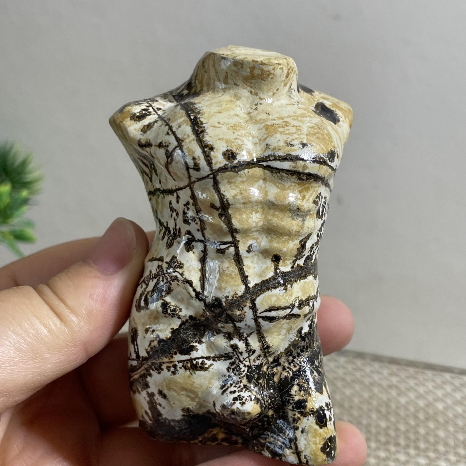 206g Rare natural Chinese painting hand carved male model