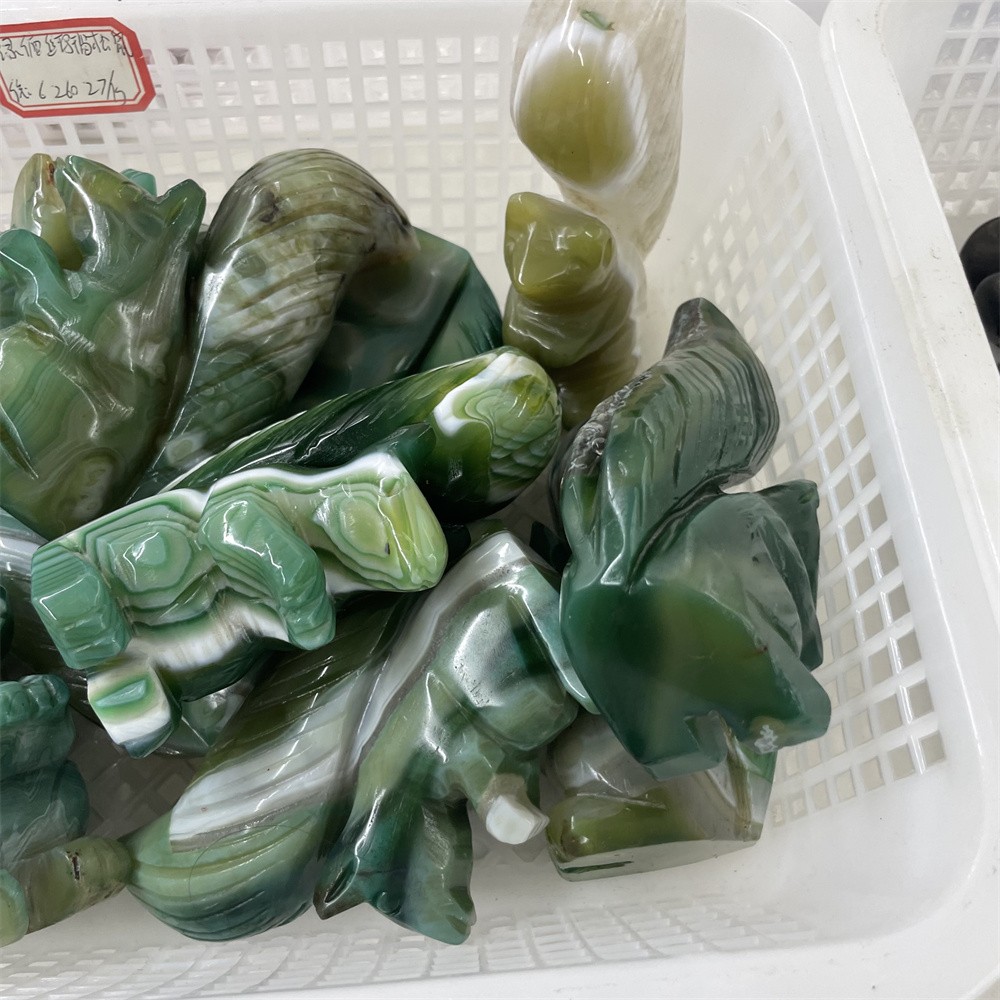 0.6LB Green Lace Agate Quartz Hand Carved Squirrel Crystal Random Delivery 1pc