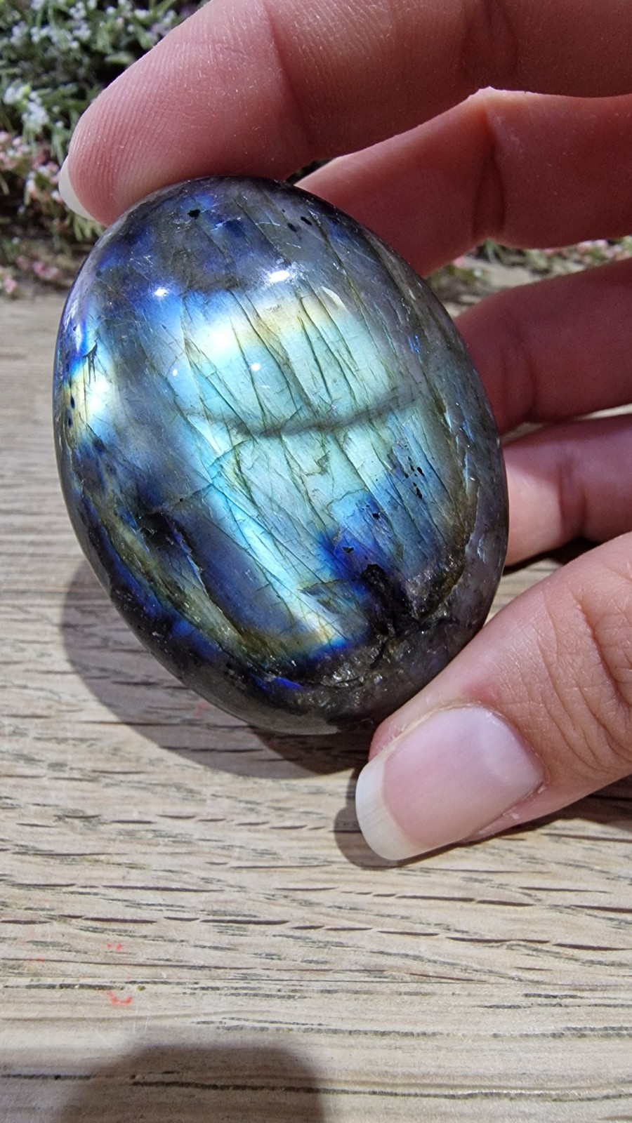 Labradorite Crystal Palmstone Multicoloured Flash 99g