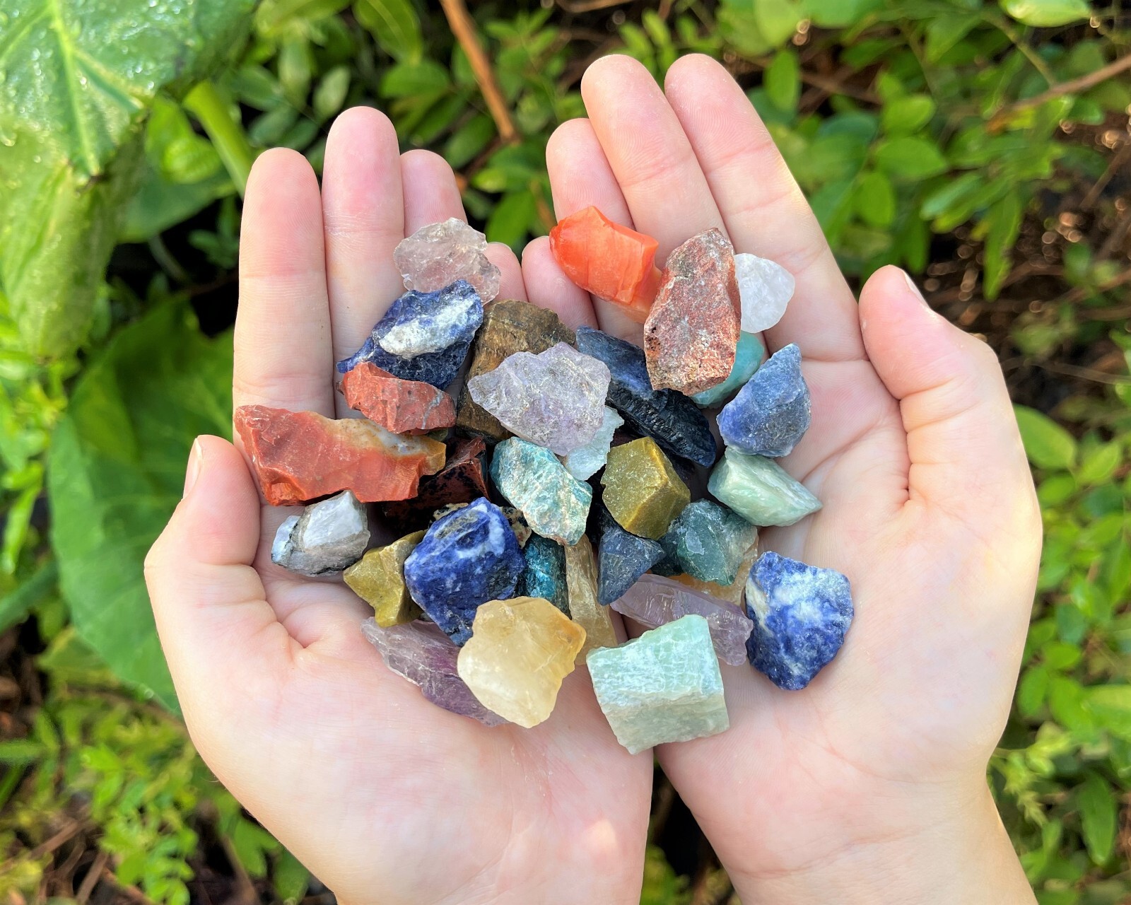 20 lb Wholesale Assorted Rough Gemstone Chips Box – CRAZY CHEAP Raw Crystals