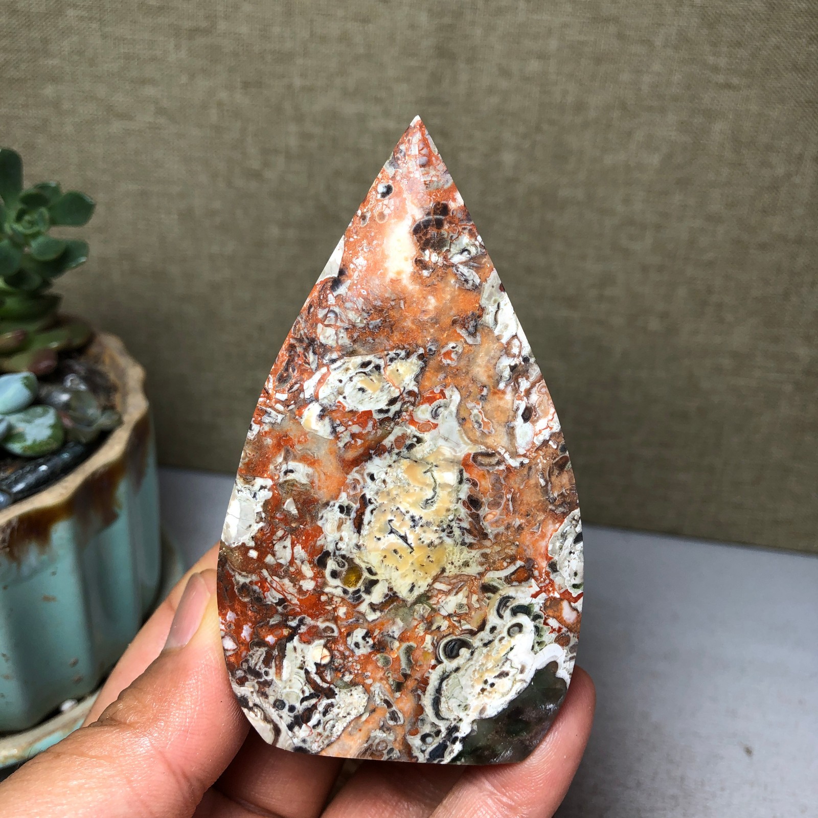 Natural l Indonesian Bloodstone agate point leaf Crystal specimens 105g A4924