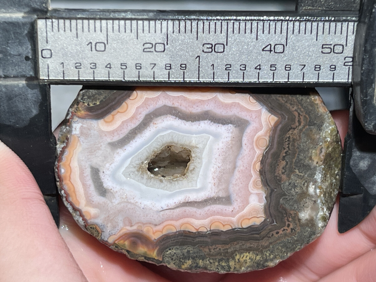 Half Rough Agate ore crystal Achat Nodule Chinese bloody battle Agate 75g B051