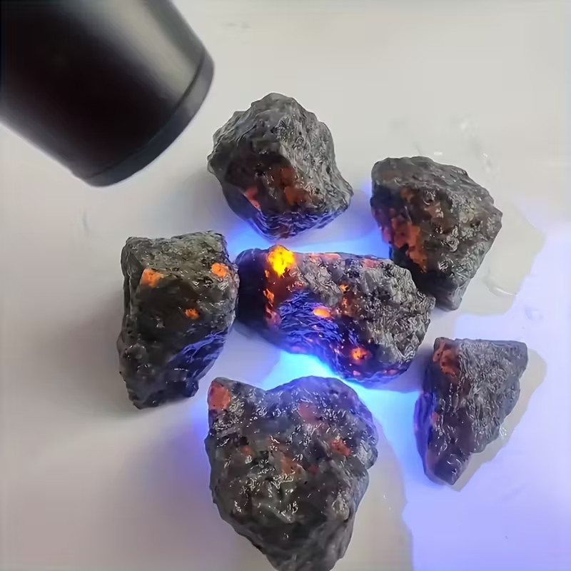 Yooperlite Raw Stone, Natural Gemstone UV Reactive Sodalite, Mineral Specimens