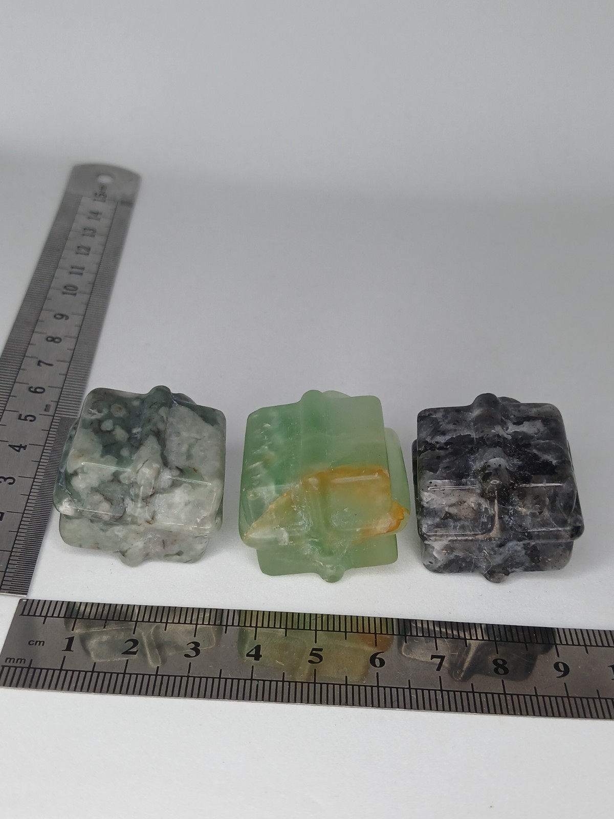 Small Bundle x3 Carved Crystal Present Wrapped Gift Box Figures Collectable