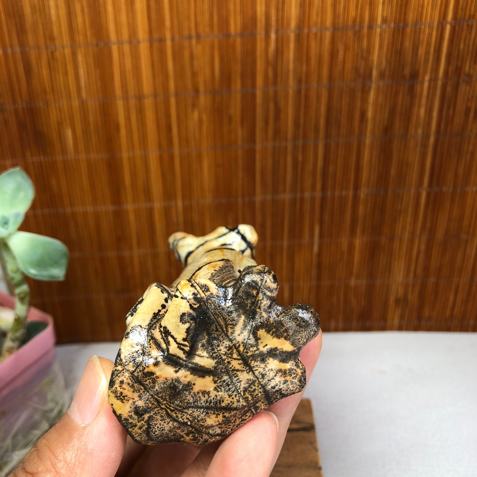 Rare Natural Traditional Chinese Painting Hand Carving Animal Model 136g g8397