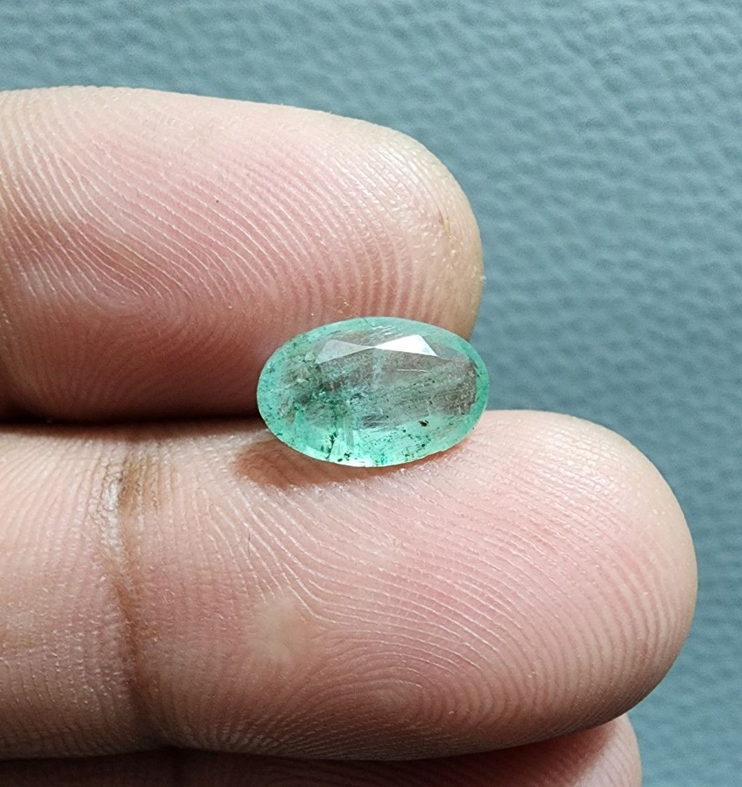 100% Natural Top Green Colombian Emerald Faceted 2 Crt Oval Shape Loose Gemstone