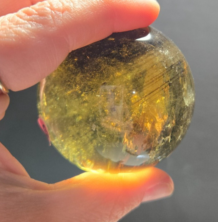 STUNNING CLEAR PHANTOM HIGH QUALITY SET OF 2 PHANTOM SMOKY CITRINE SPHERES – P43