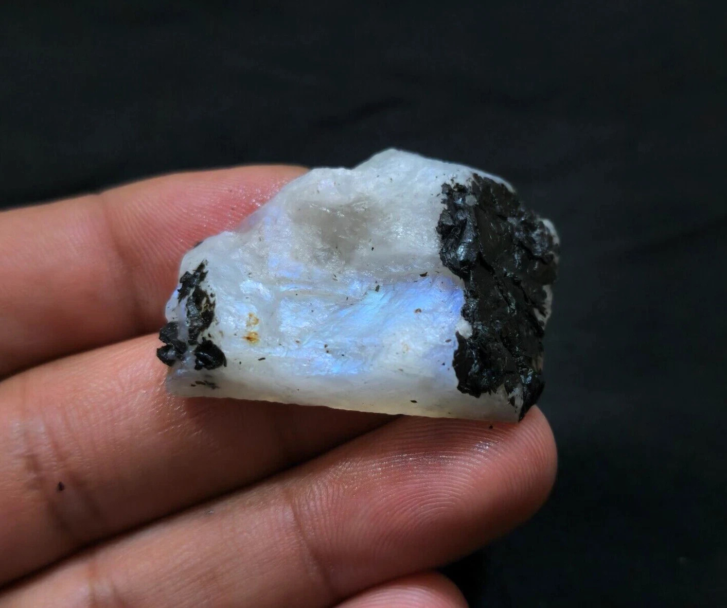 Wonderful AA+ Rainbow Moonstone Raw 81 Crt Moonstone Rough Gemstone For Jewelry