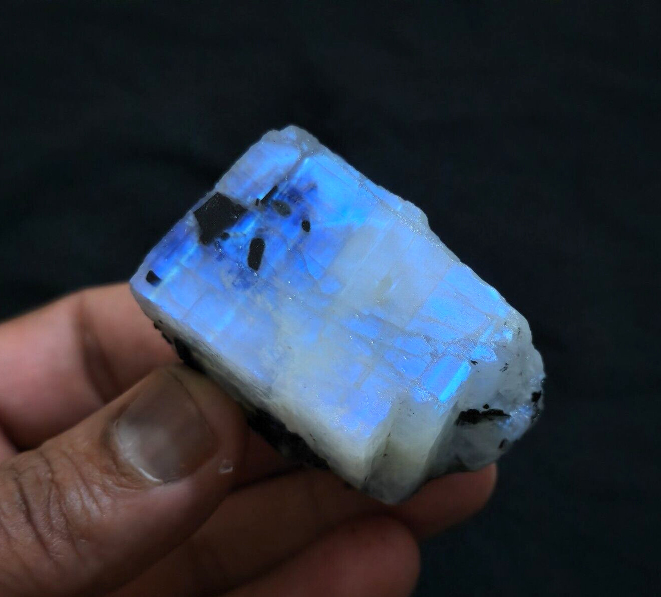 Attractive Rainbow Moonstone Raw 502 Crt Moonstone Rough Gemstone For Jewelry