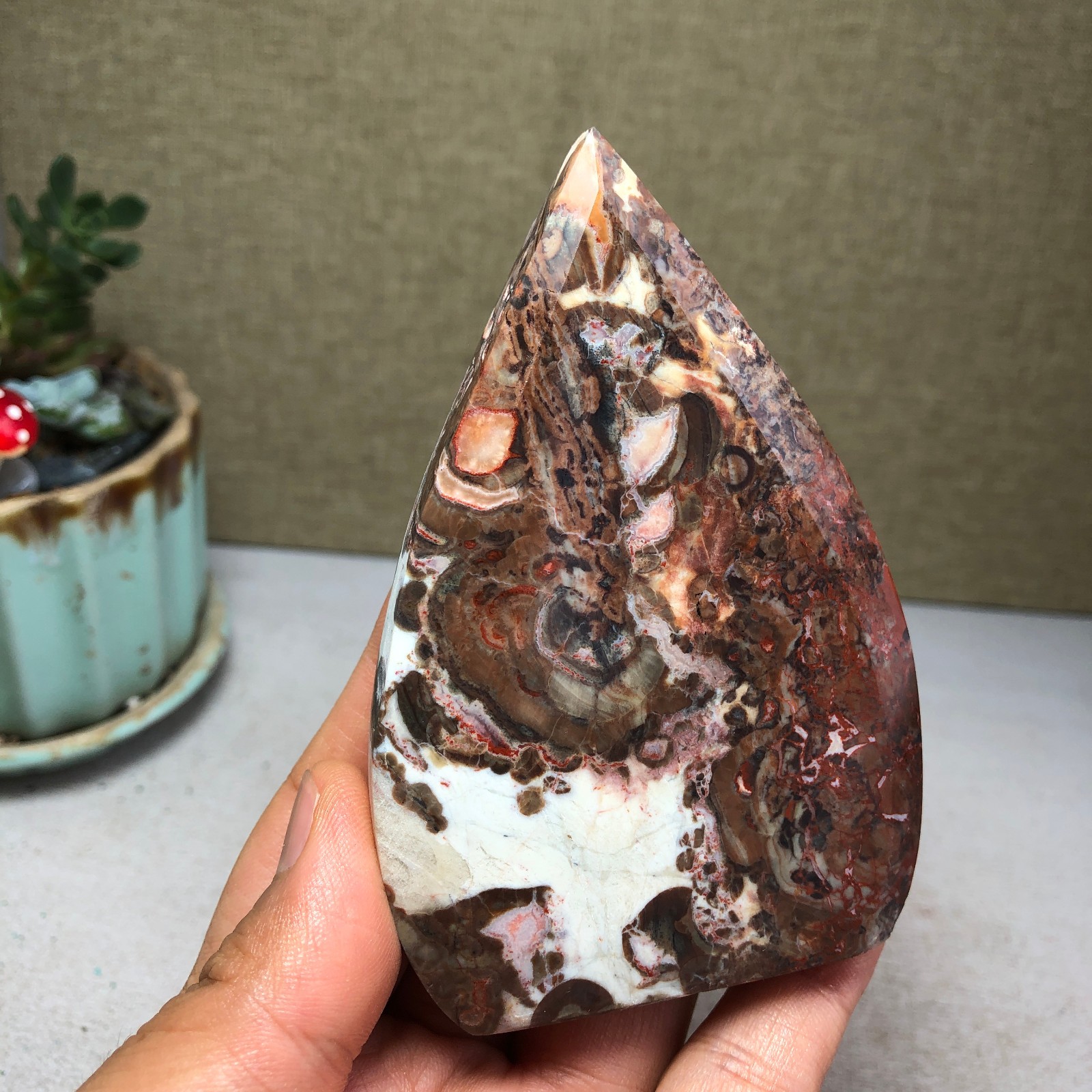 Natural l Indonesian Bloodstone agate point leaf Crystal specimens 146g A4912