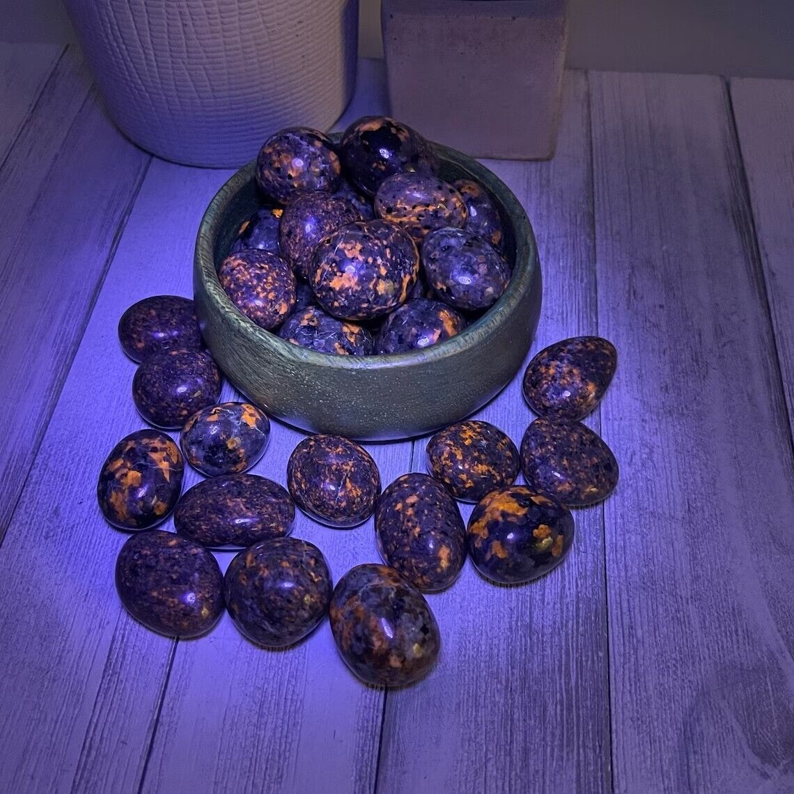 USA Natural Yooperlite UV Fluorescent Glowing Fire Rocks Flame Tumbled Stone