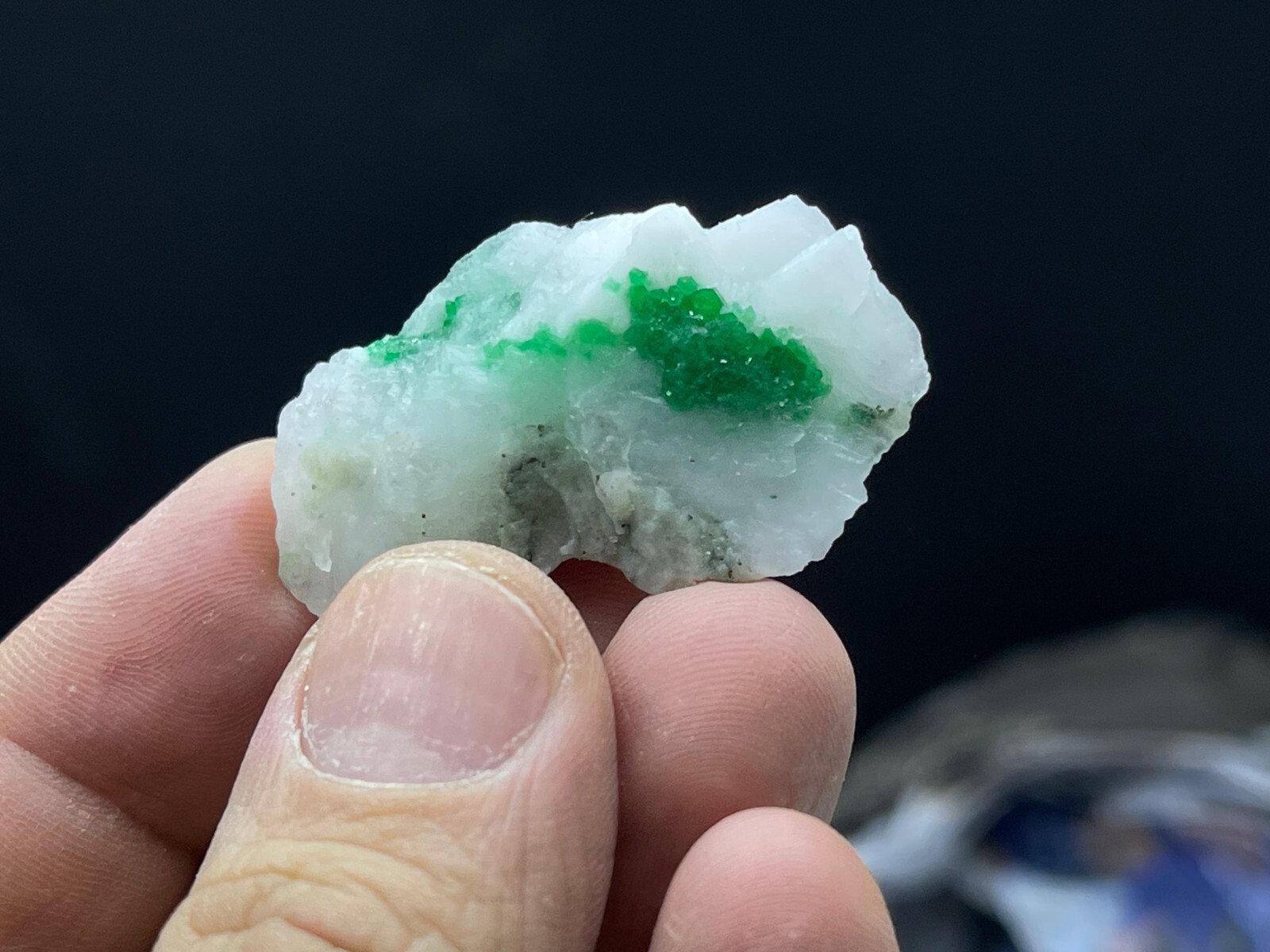 Natural rare vivid green emerald in Quartz matrix mineral specimens 16 pieces…