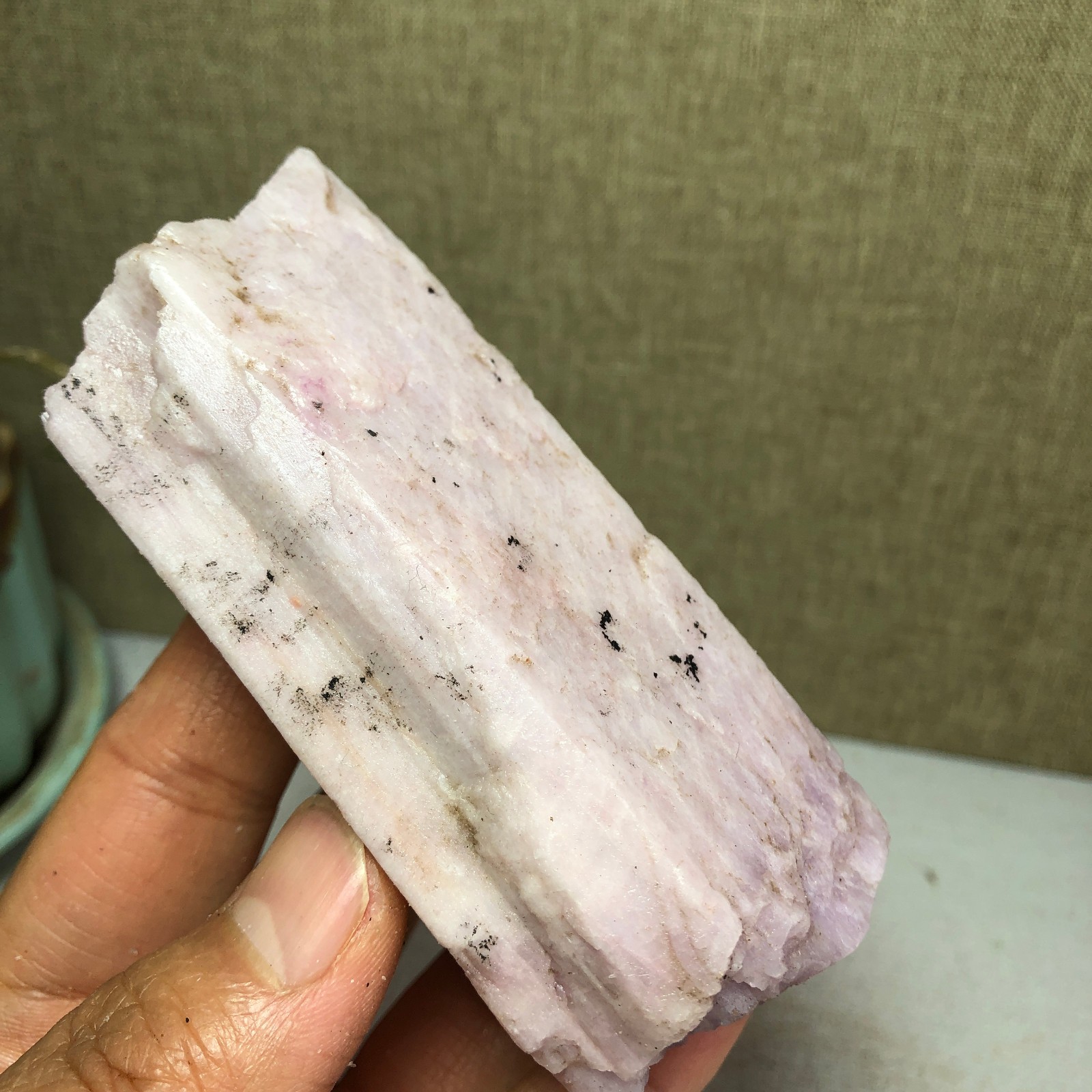 91-37-28mm NATURAL ROUGH KUNZITE PINK SPODUMENE CRYSTALS 222g A3645