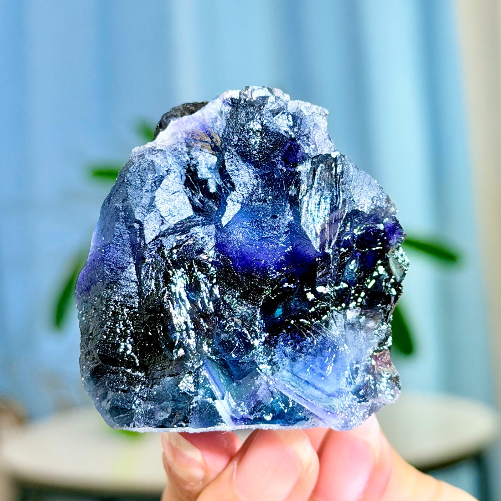 205G Rare transparent purple cubic fluorite mineral crystal sample/China