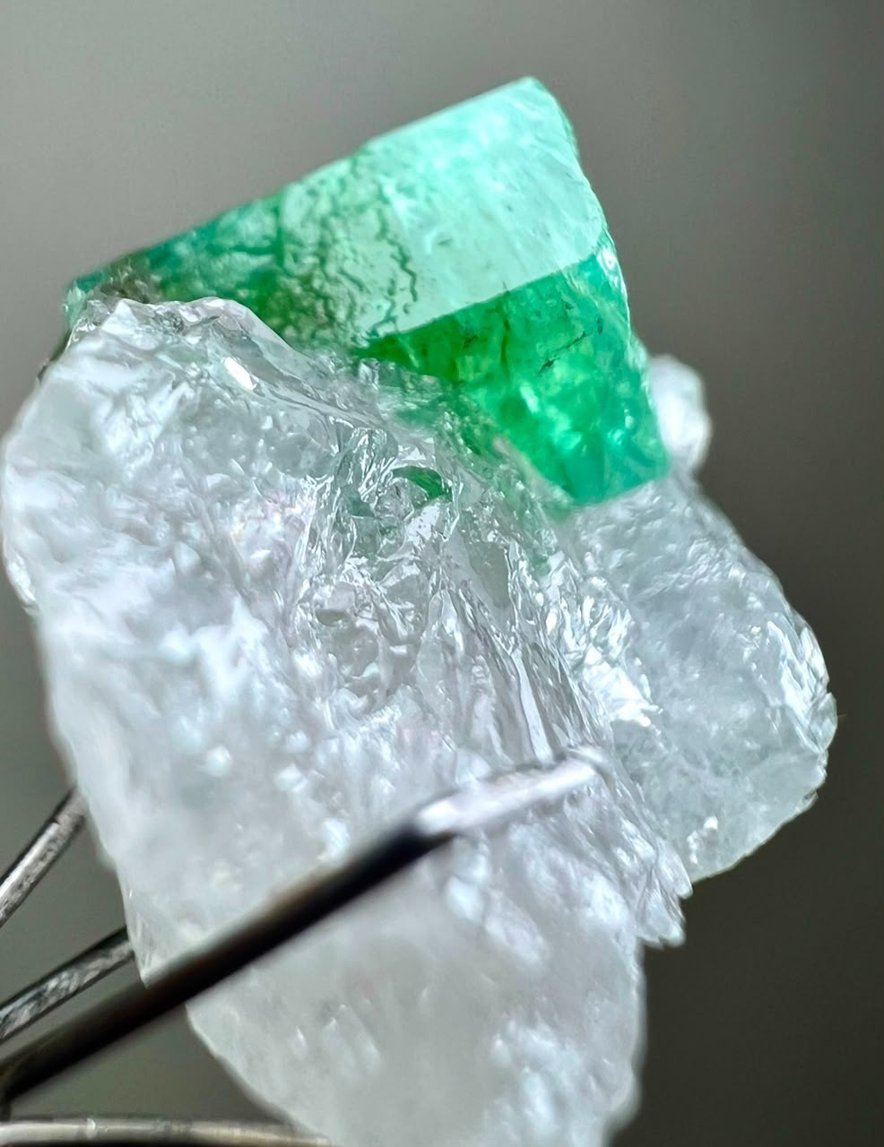 9 Ct , Beryal Var!! Beautiful Natural Emerald Crystal on Quartz From Chitral@PAK
