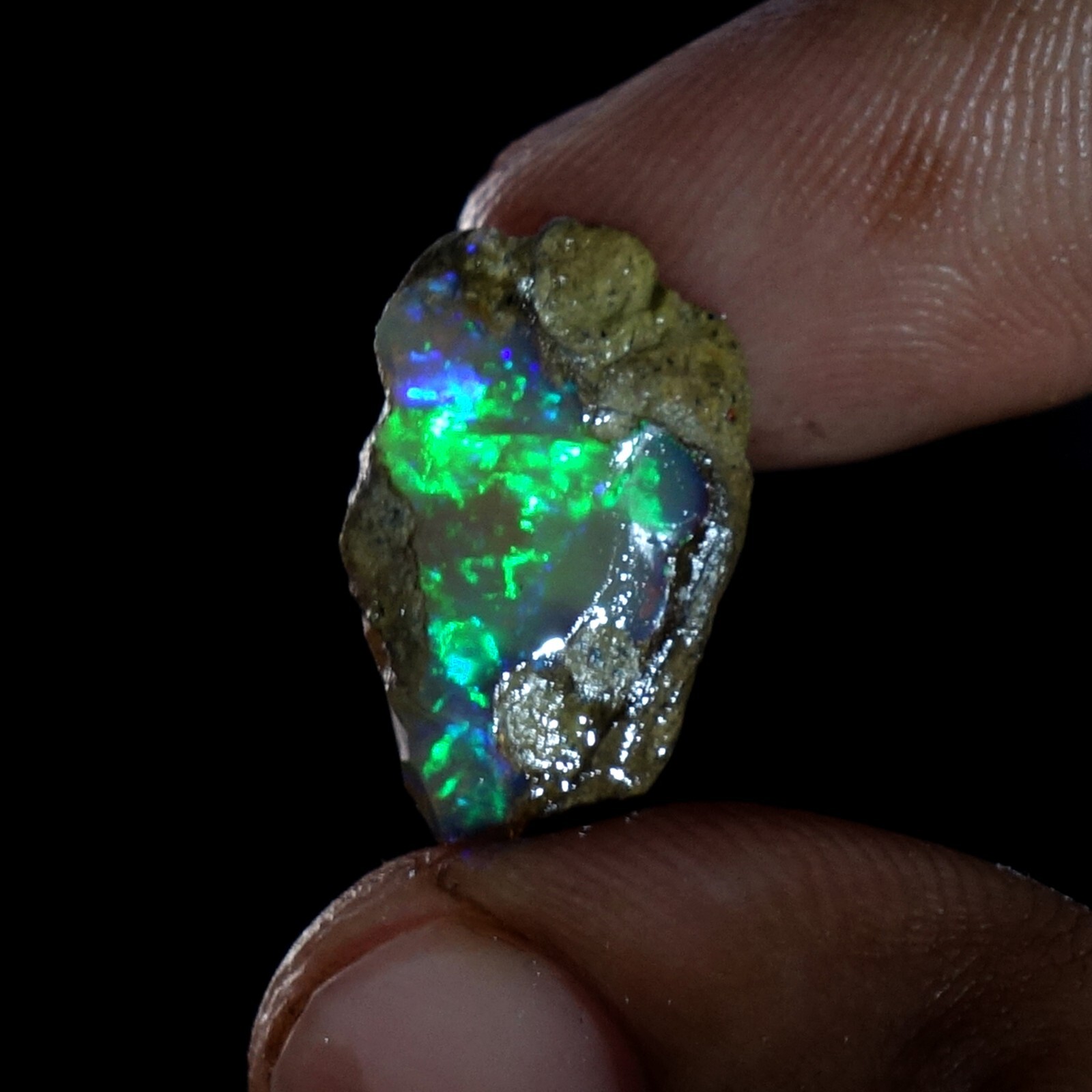 Natural Flashing Ethiopian Opal Rough Specimen Multi-colored 10.70 Cts. Gemstone