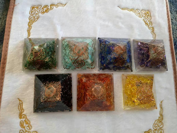 7x Chakras ORGONE Chakra Crystal PYRAMID SET Unique Stone And healing Properties