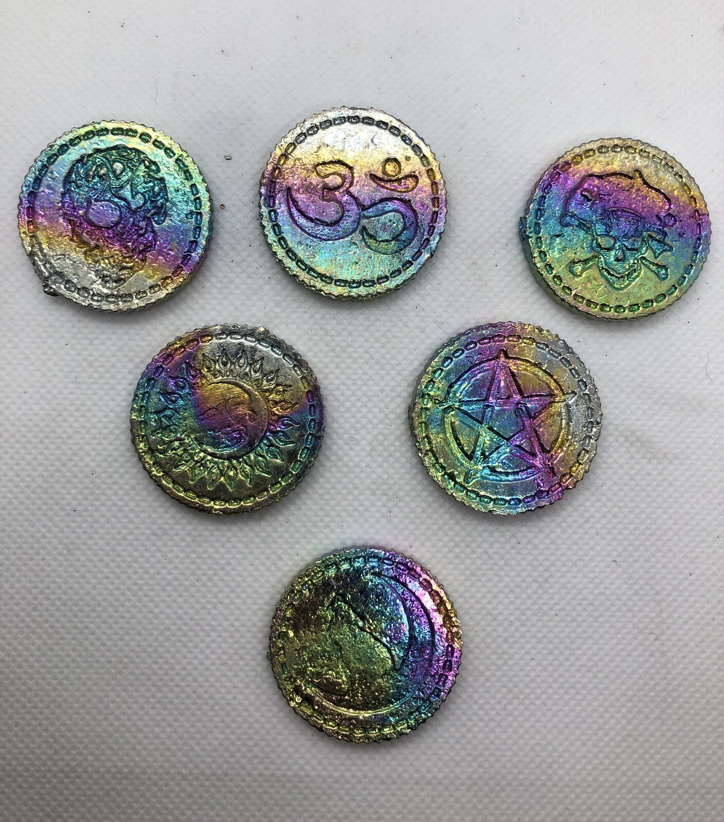 Bismuth crystal Rainbow Coin (1)