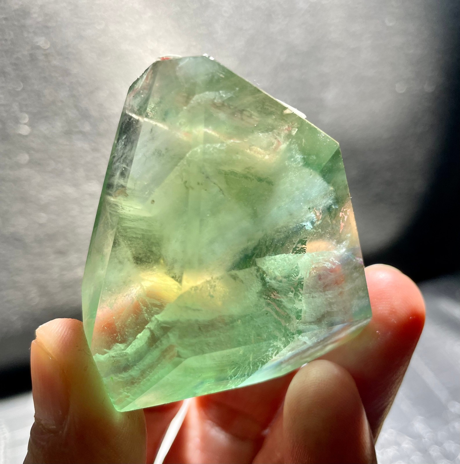 100g Natural fluorite polyhedron hand-polished and polished crystal naturally f