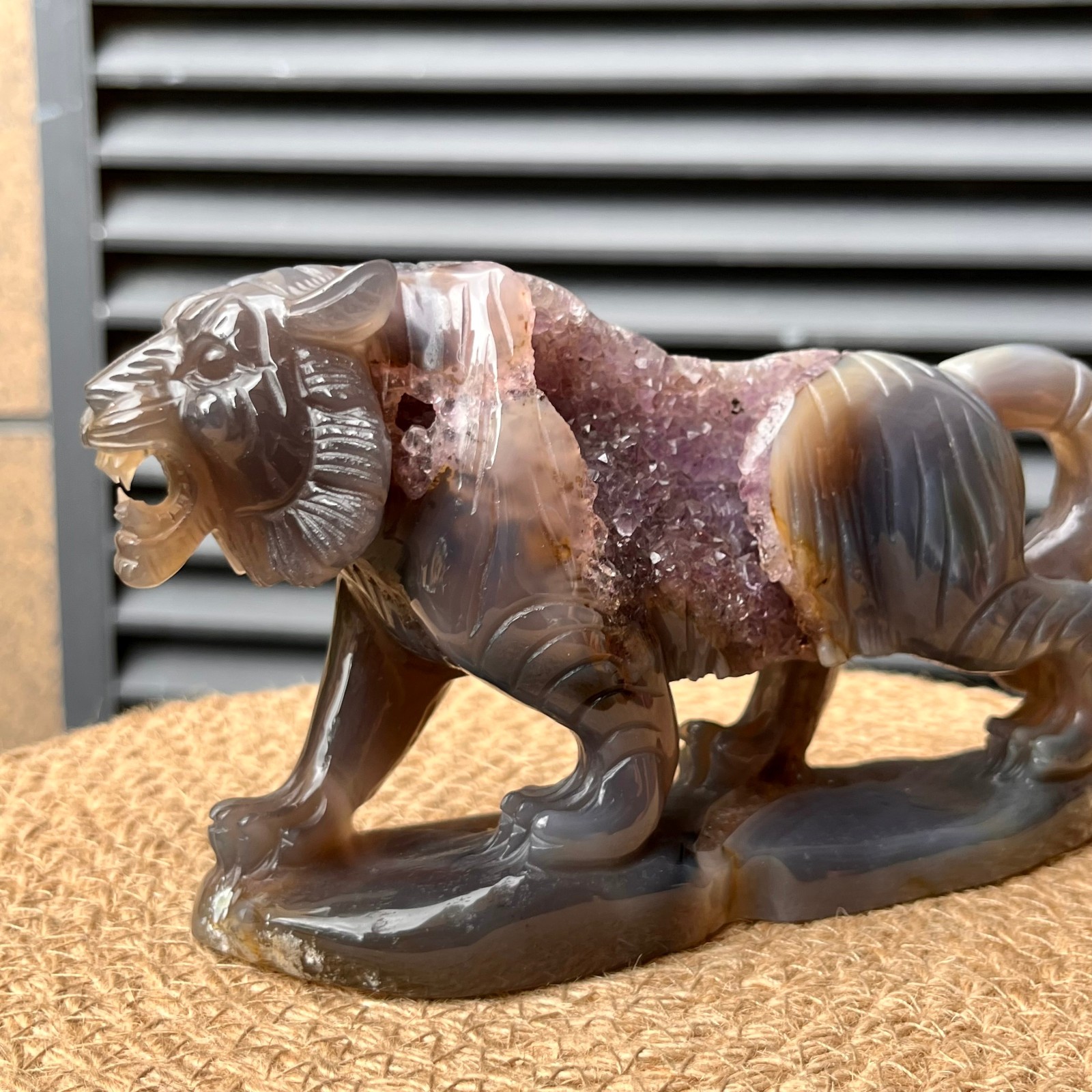 Natural Crystal Tiger Figurine Agate Traditional Stone Art Decor 860 g