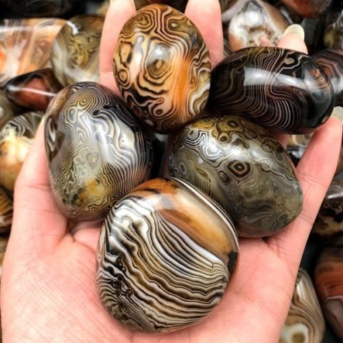 1PC Madagascar Banded Agate Alarge Tumbled Beautiful Patterns Randomly Send