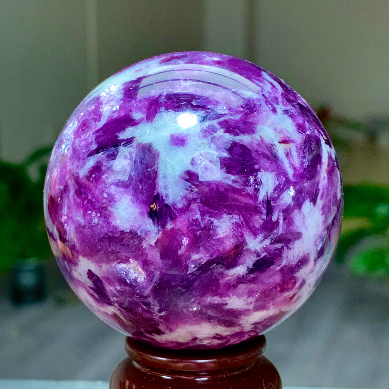 310G Natural Beautiful Purple Lithium Mica Crystal Spherical Mineral Sample