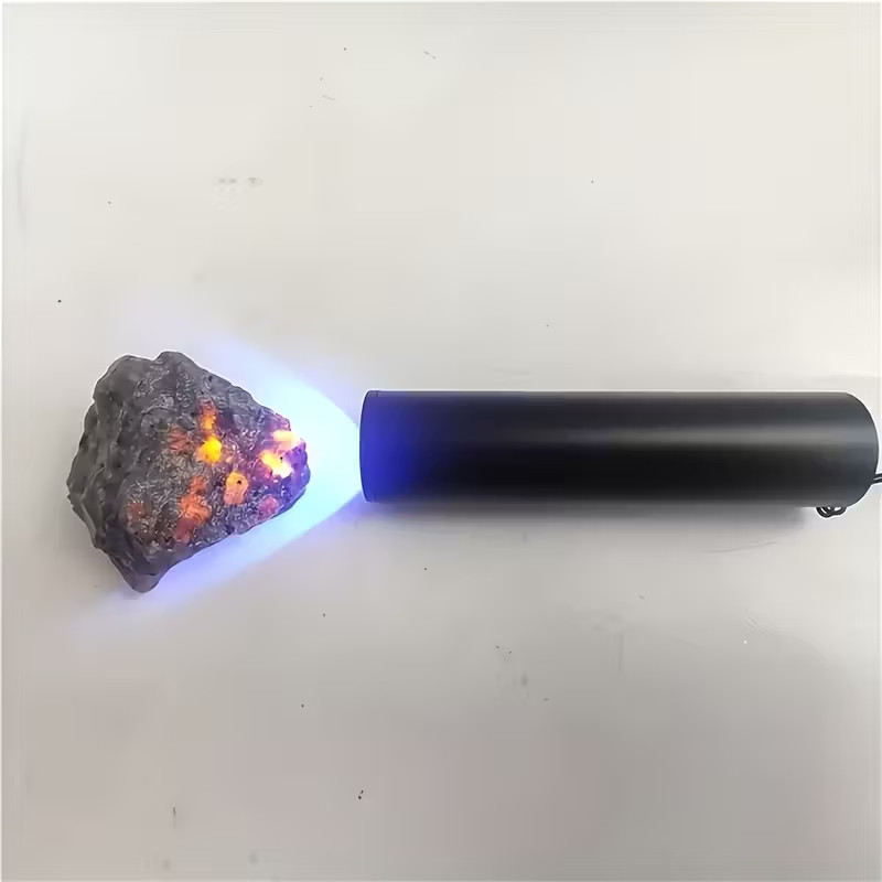 Yooperlite Raw Stone, Natural Gemstone UV Reactive Sodalite, Mineral Specimens