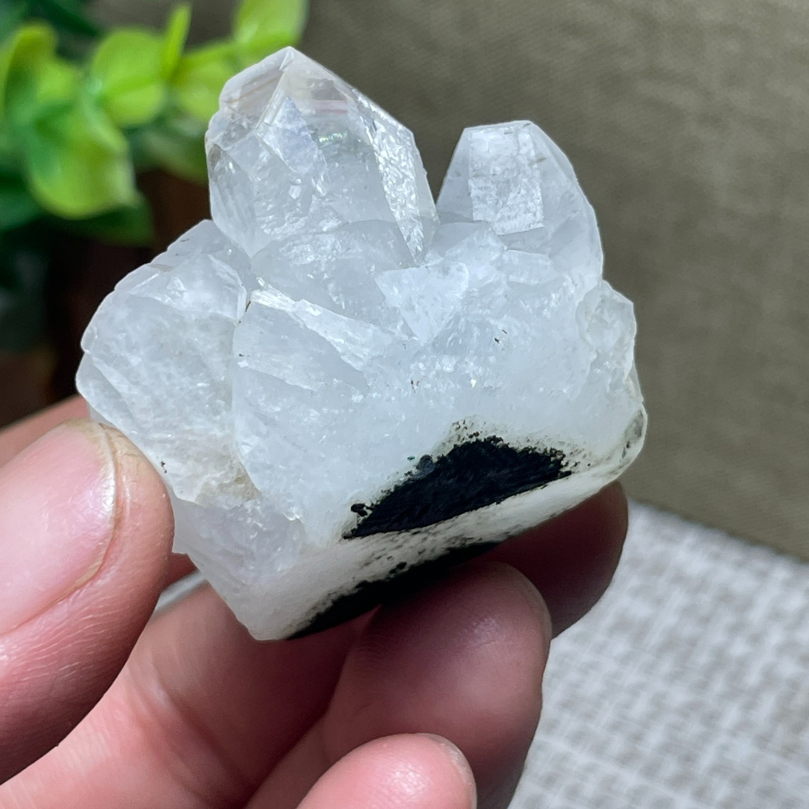 White crystal Rough Stone Gem crystal Mineral Specimen 49g 37*36*28mm E6525