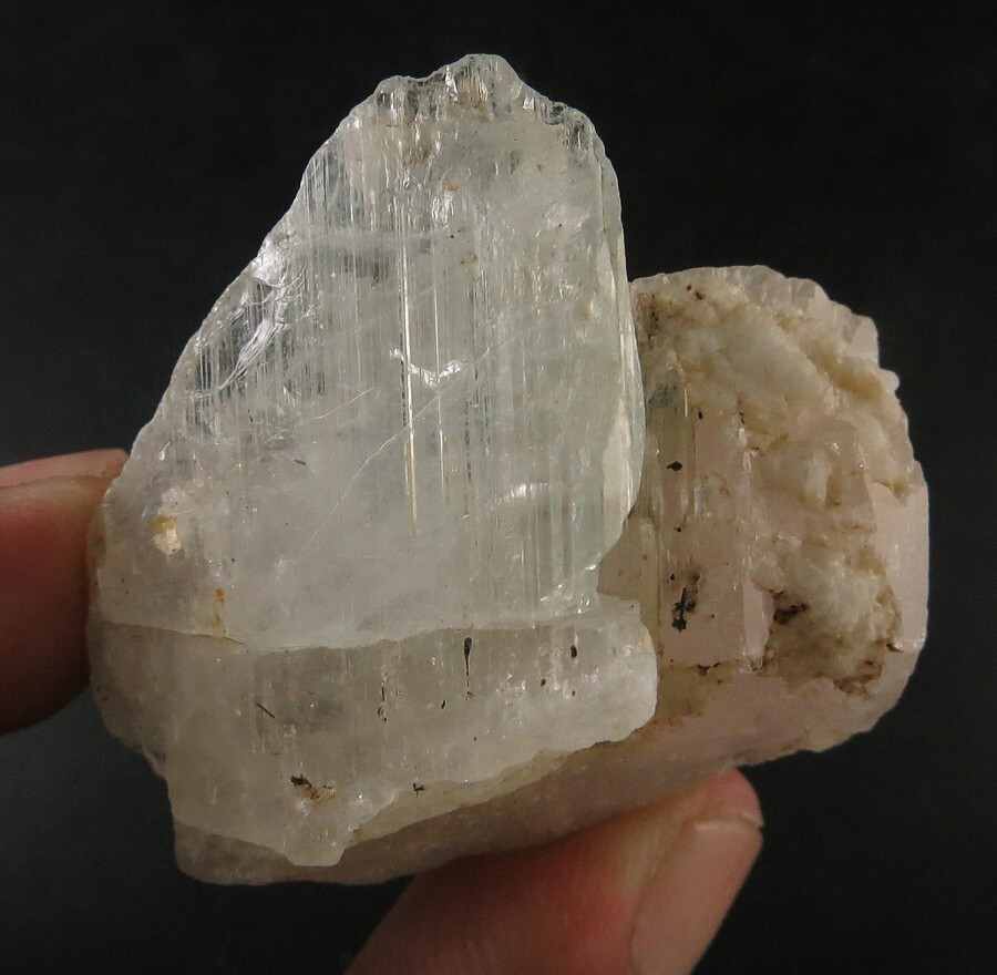 118 CARAT UNUSUAL TERMINATED BICOLOR ETCHED BERYL VAR. AQUAMARINE / MORGANITE