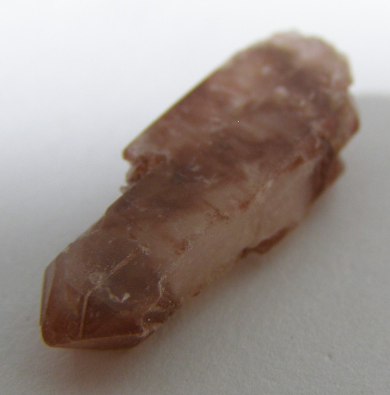 VERY SMALL NATURAL LITHIUM QUARTZ CRYSTAL POINT 2.1 x 0.8 x 0.5 cms 1.10 gm #D