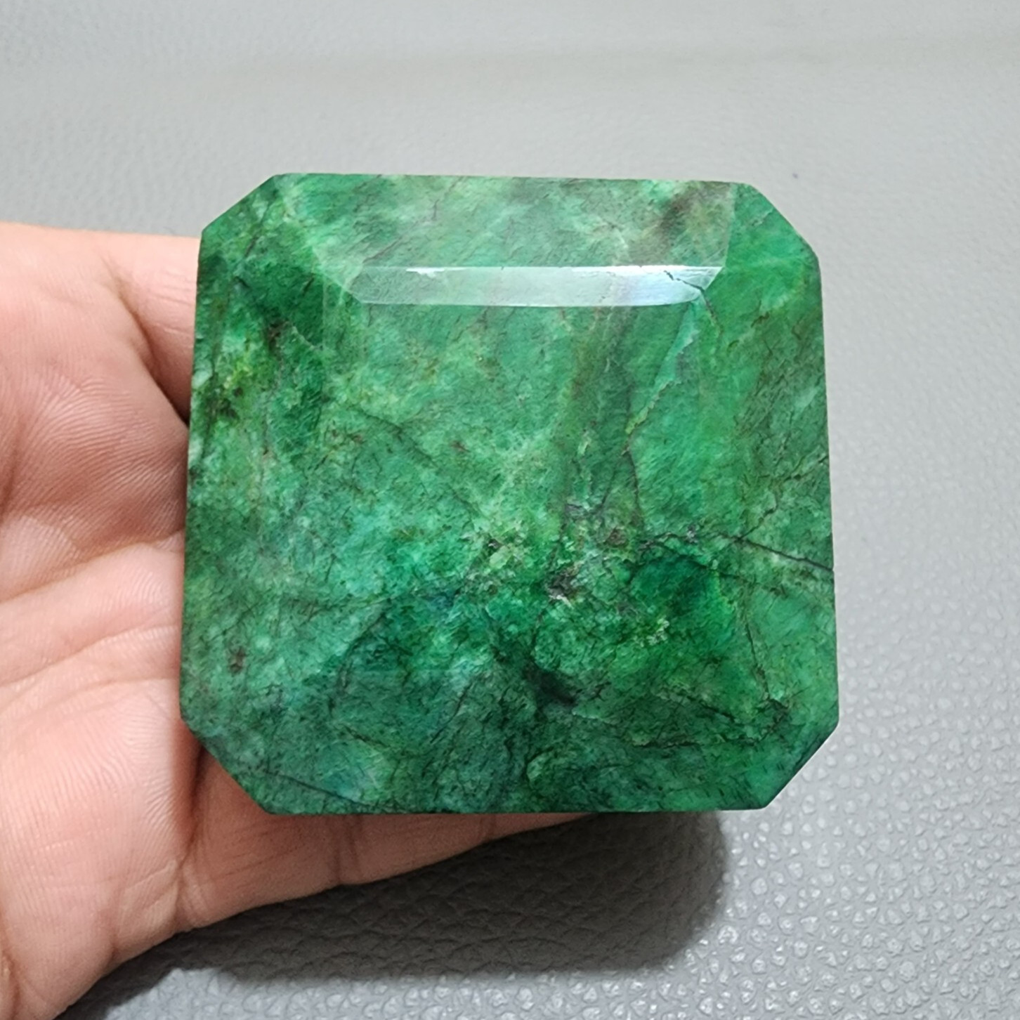 Terrific Green Brazilian Emerald 1375 Crt Large Size Gemstone Jewelry For Making