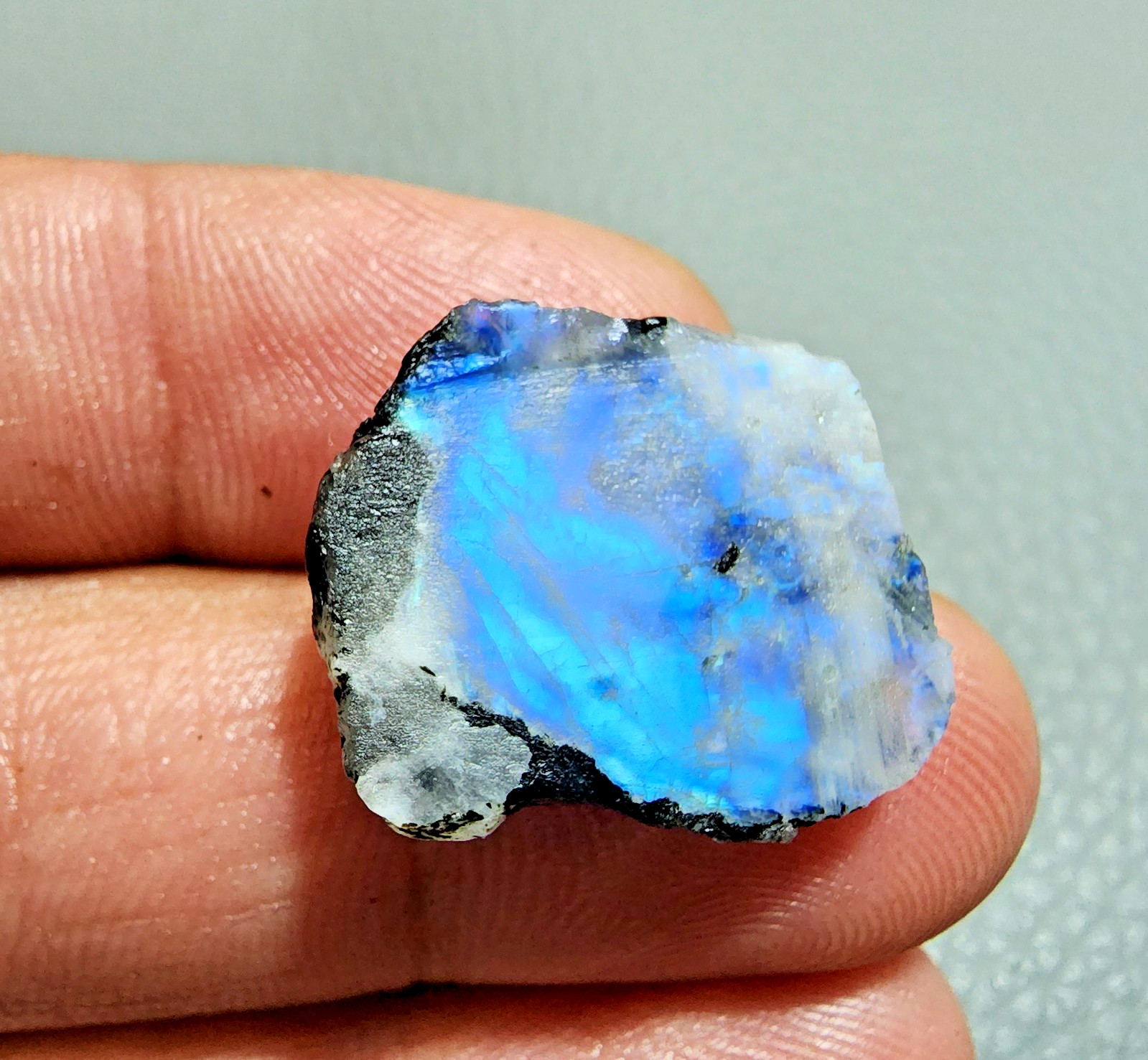 33 Crt Ultimate White Rainbow Blue Fire Moonstone Rough Loose Gemstone Jewelry