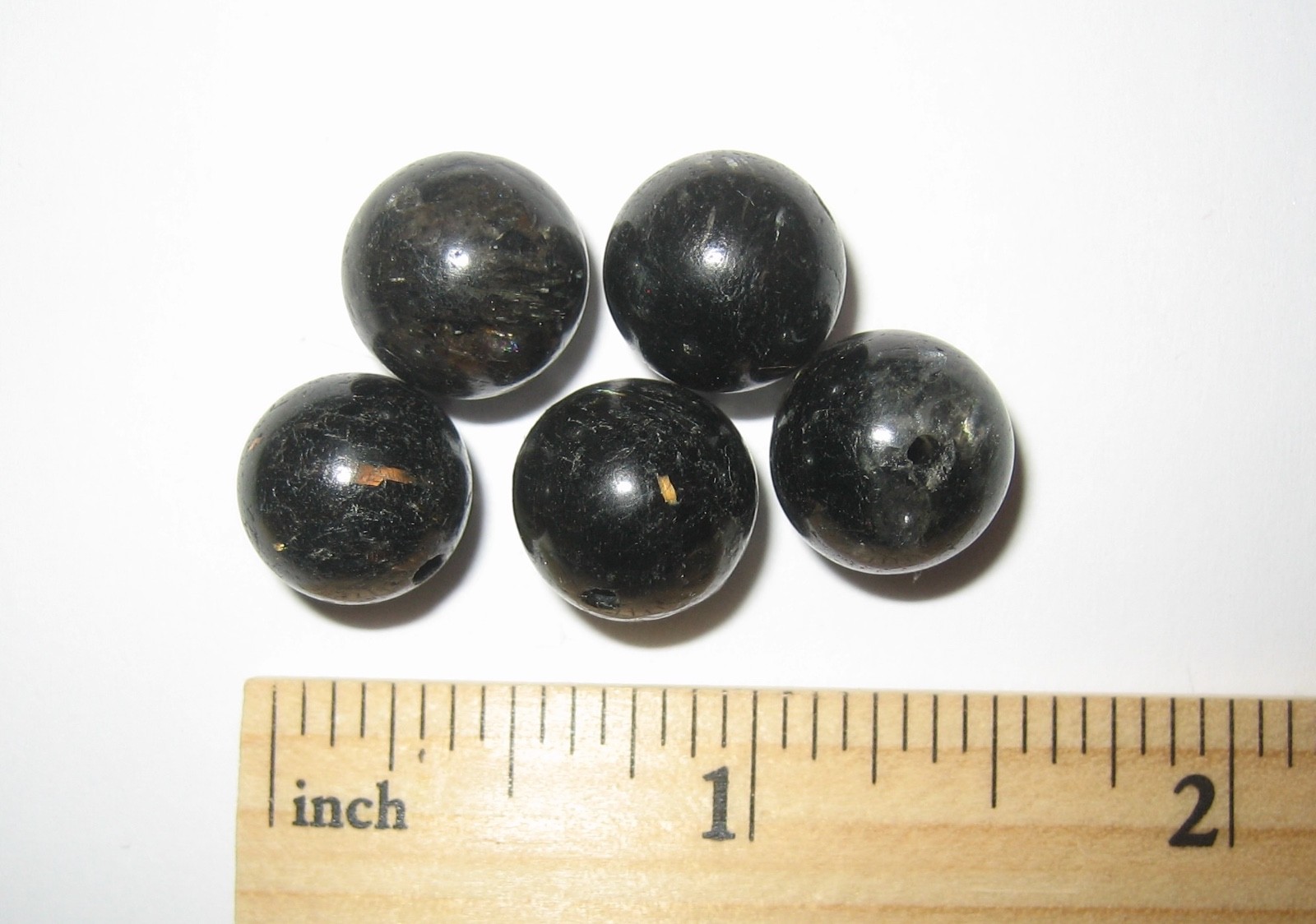5 POLISHED 12mm AUTHENTIC NUUMMITE STONE MINERAL DRILLED BEADS GREENLAND 14g *2