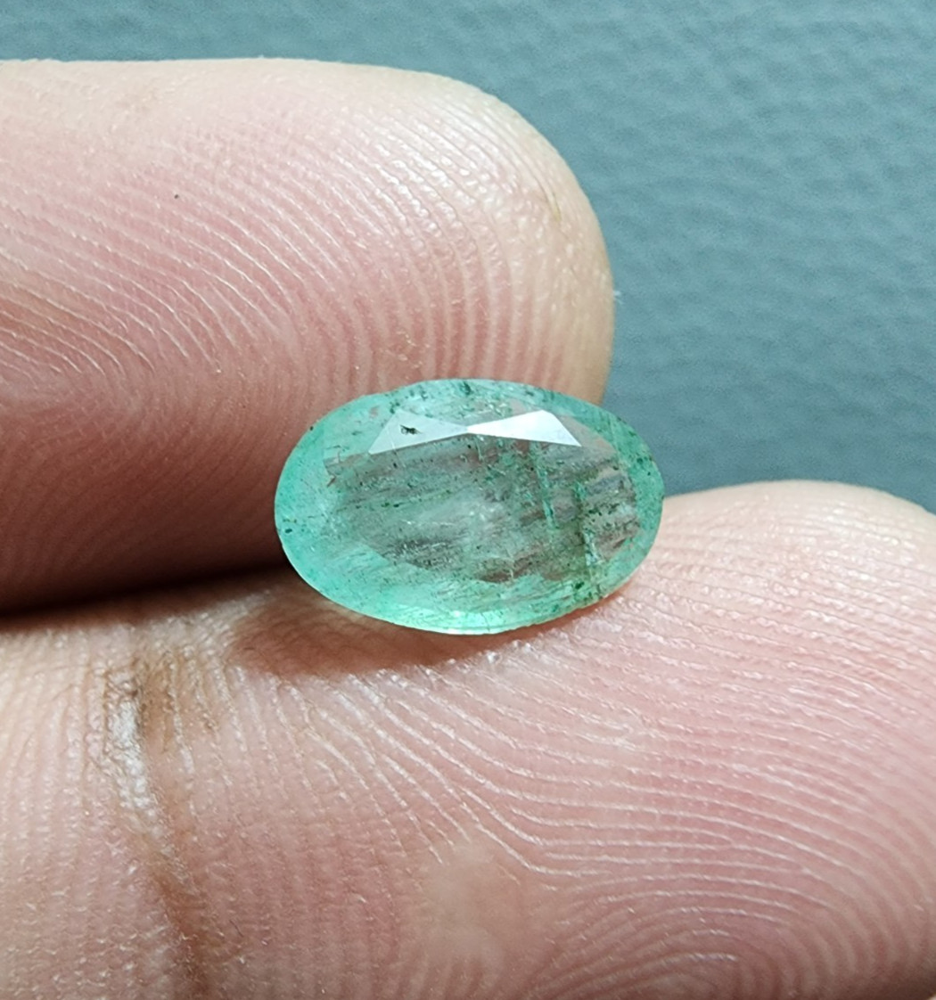 100% Natural Top Green Colombian Emerald Faceted 2 Crt Oval Shape Loose Gemstone