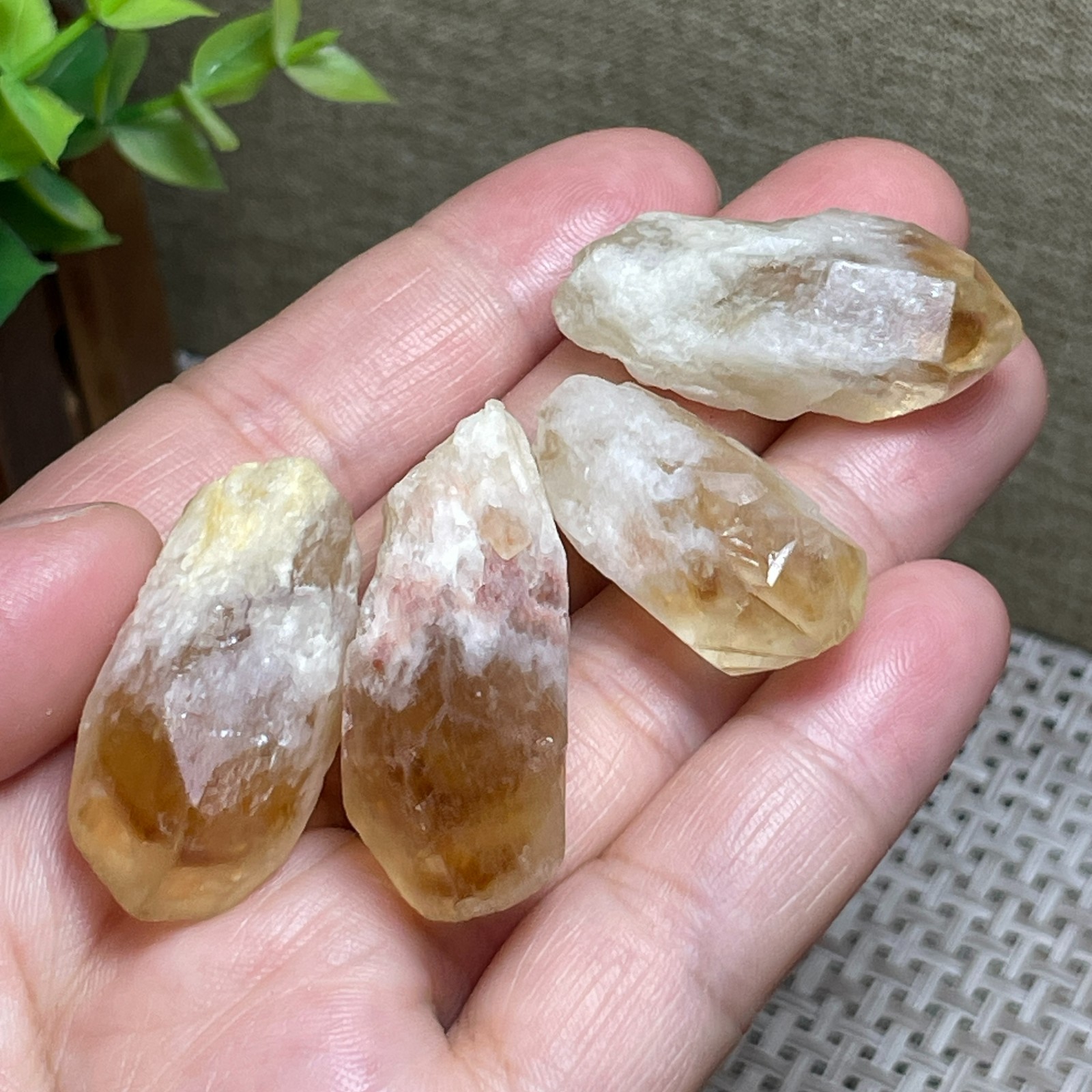 yellow stone point Crystal Rough Specimen Madagascar 44g E6427