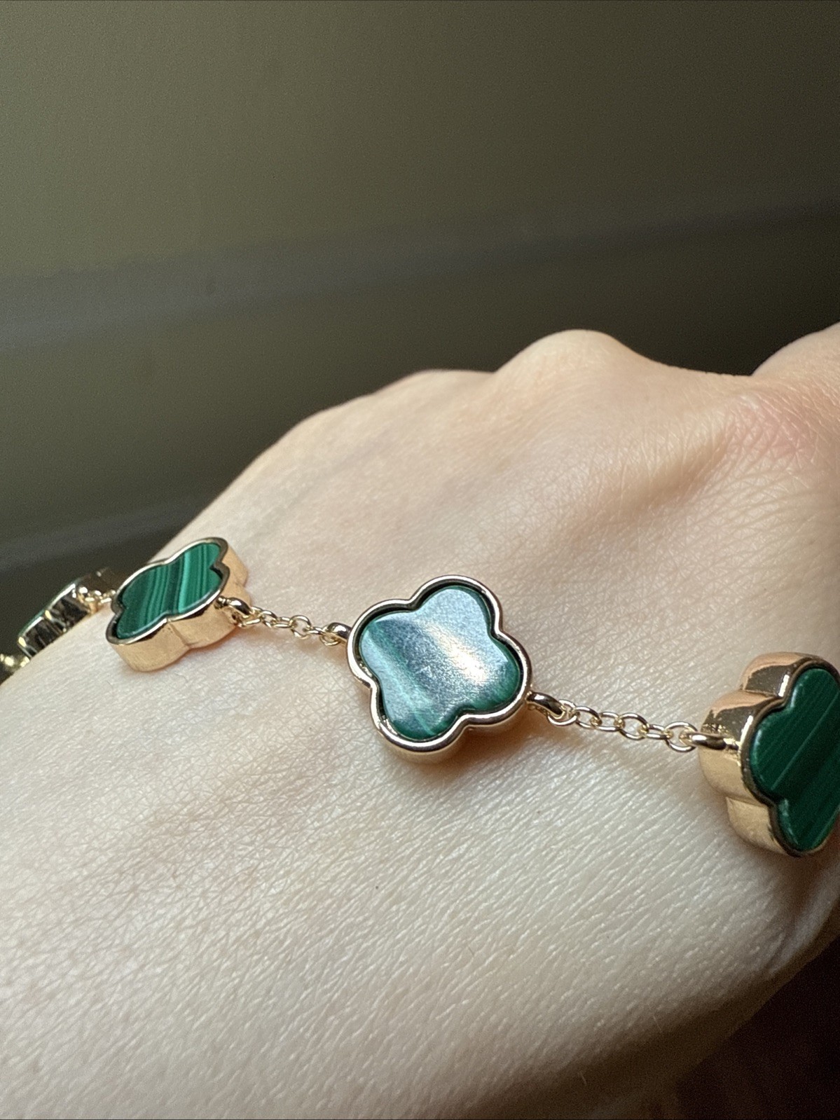 Natural malachite four-leaf clover bracelet with gold-plated chain