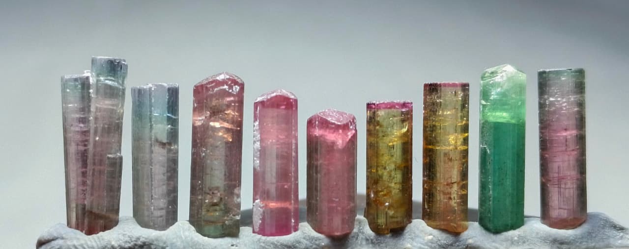 Multi colour terminated jewelery size tourmaline crystals – 27 Carats
