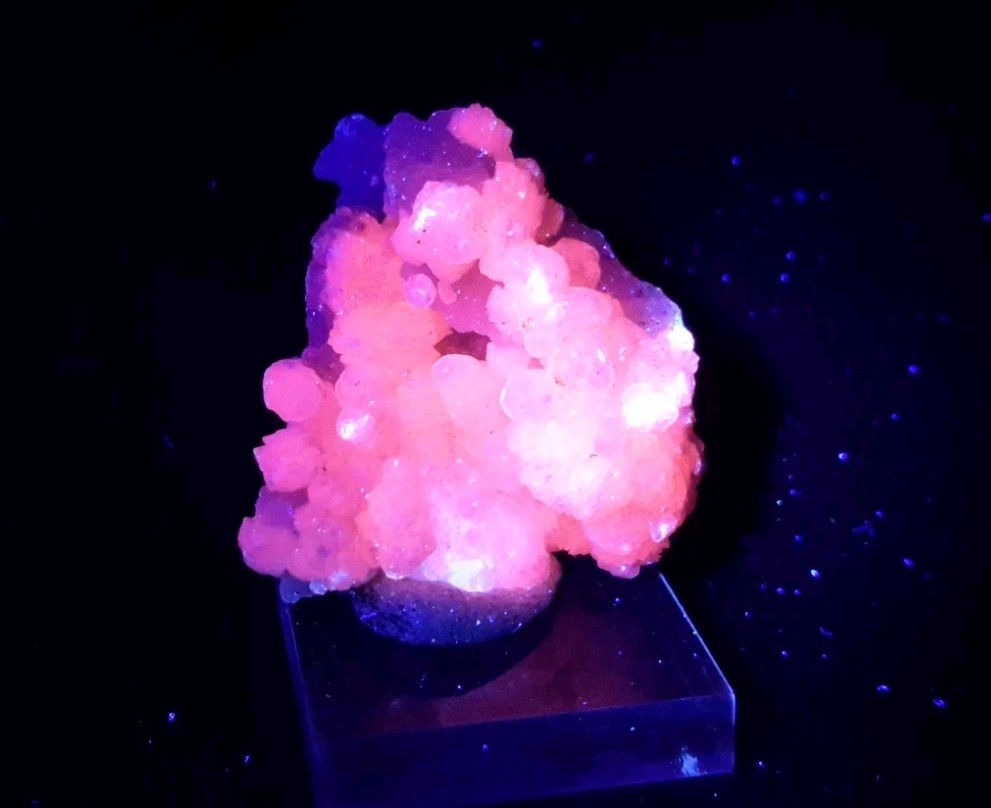 35mm CALCITE with Druzy QUARTZ from Chihuahua, Mexico FLUORESCENT