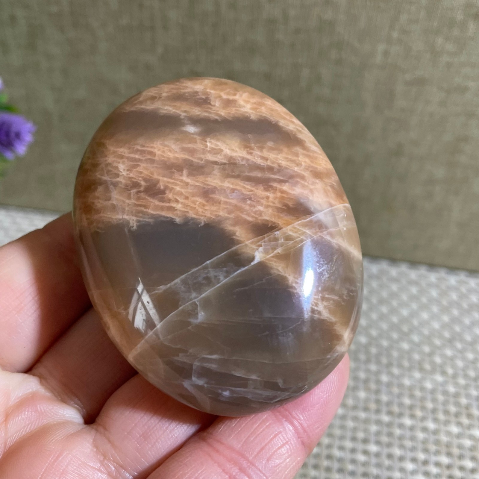 104g Amazing PEACH MOONSTONE Polished Sphere Palm Stone – Madagascar