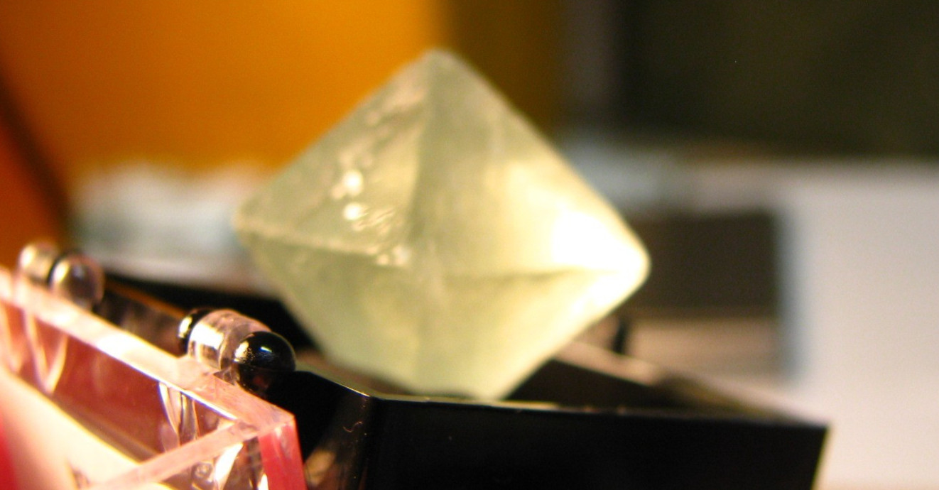 44ct GREEN OCTAHEDRON FLUORITE THUMBNAIL .9x.9x.9inch DE’AN JIANXI CHINA #234