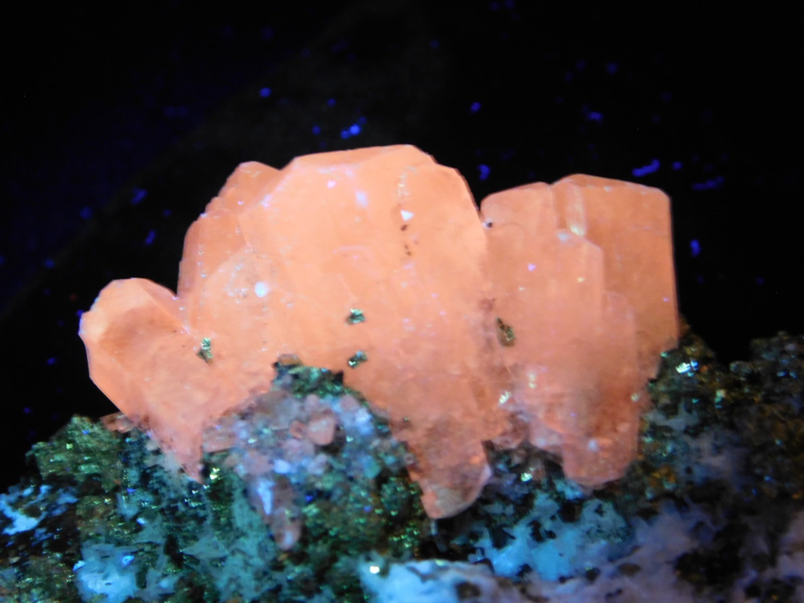 Larger! FLUORESCENT Calcite CRYSTAL Cluster on PYRITE Peru 261gr