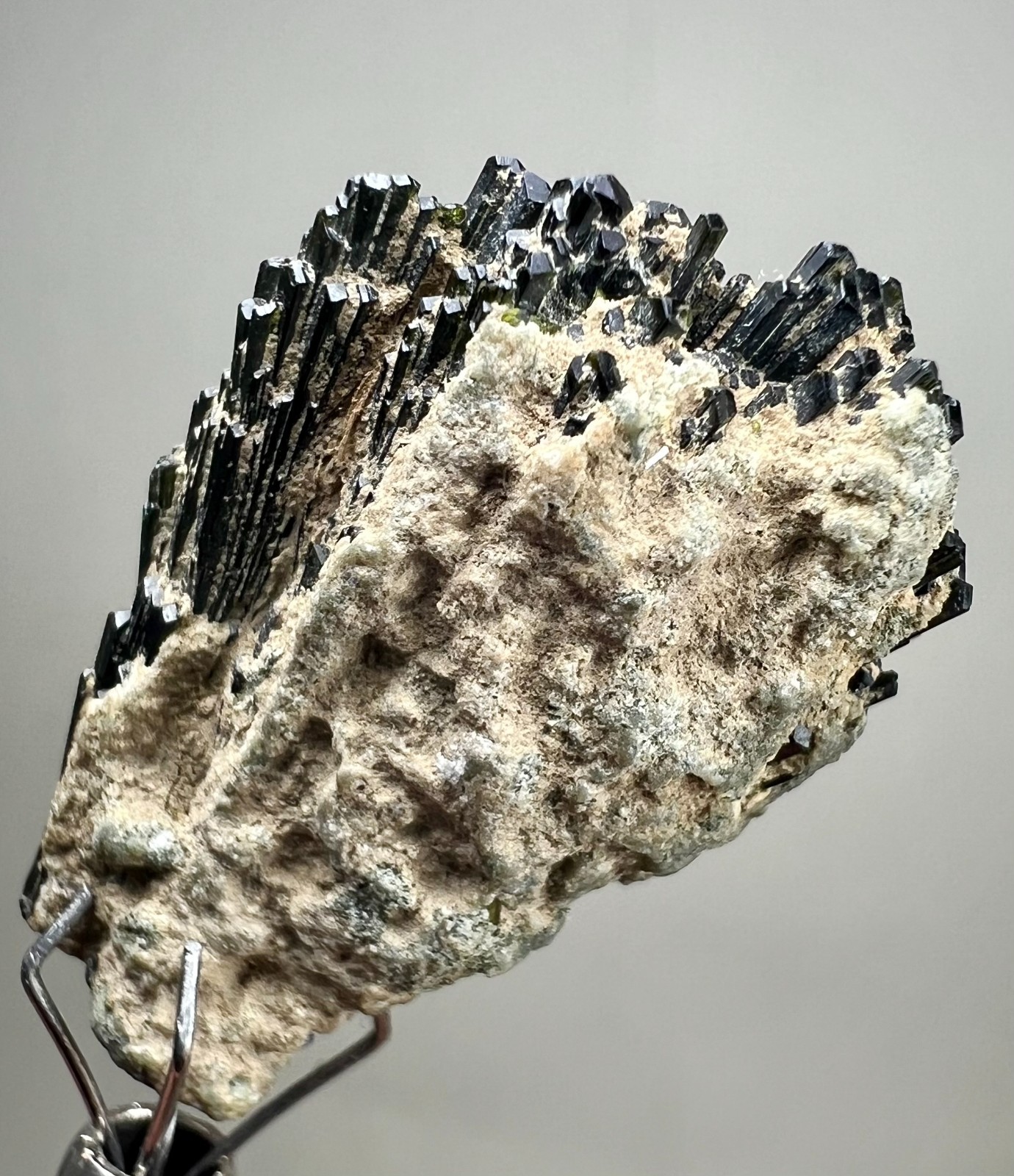 21 CT Ultra Rare !Natural Epidote Spray Crystal Specimen From Gilgit Baltistan