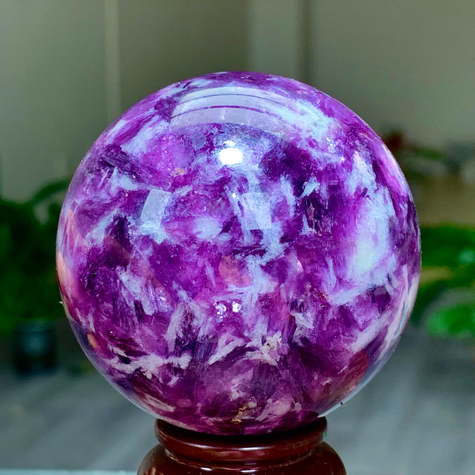 310G Natural Beautiful Purple Lithium Mica Crystal Spherical Mineral Sample