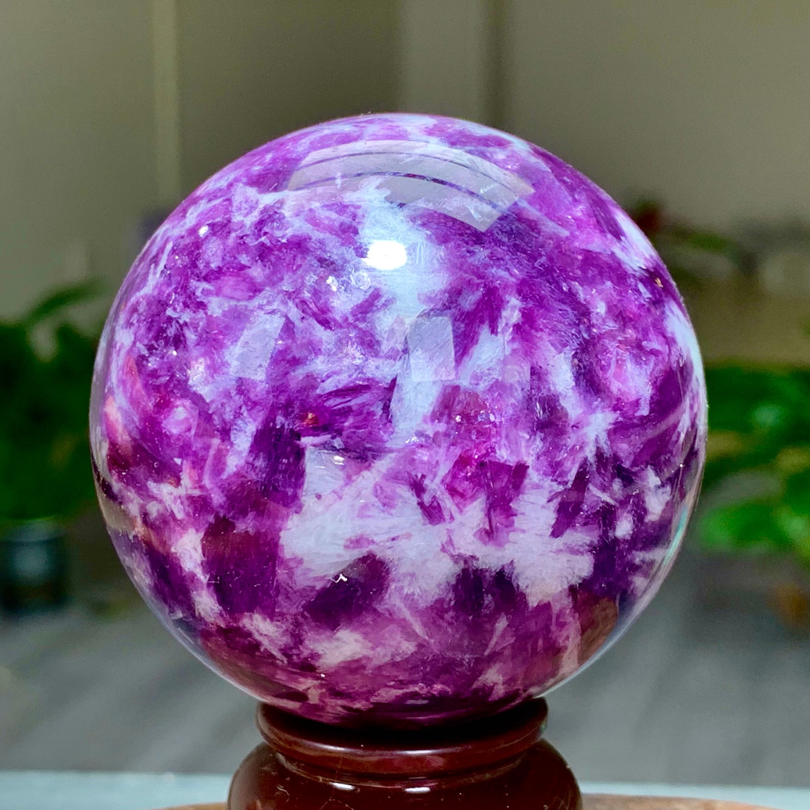 310G Natural Beautiful Purple Lithium Mica Crystal Spherical Mineral Sample