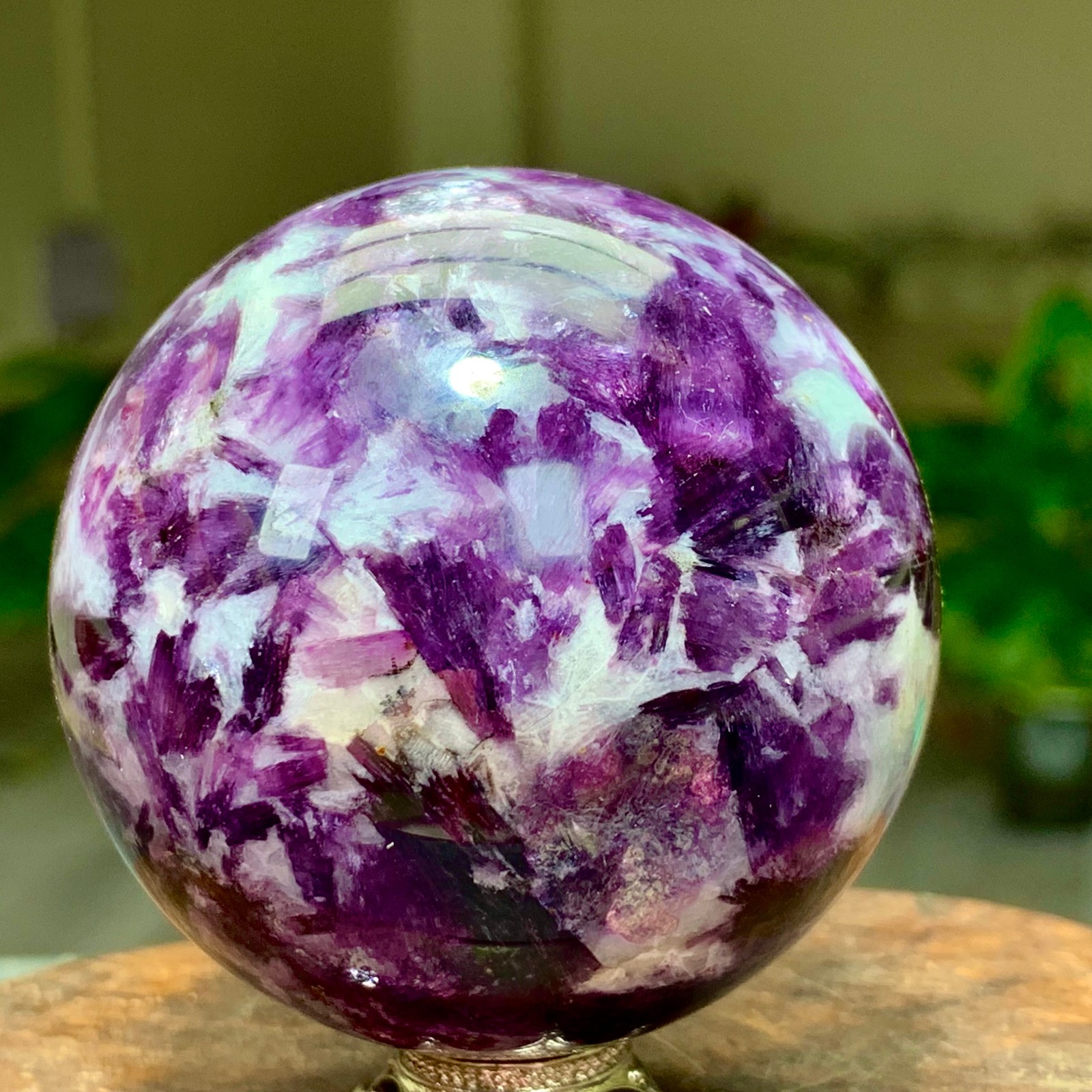 285G Natural Beautiful Purple Lithium Mica Crystal Spherical Mineral Sample