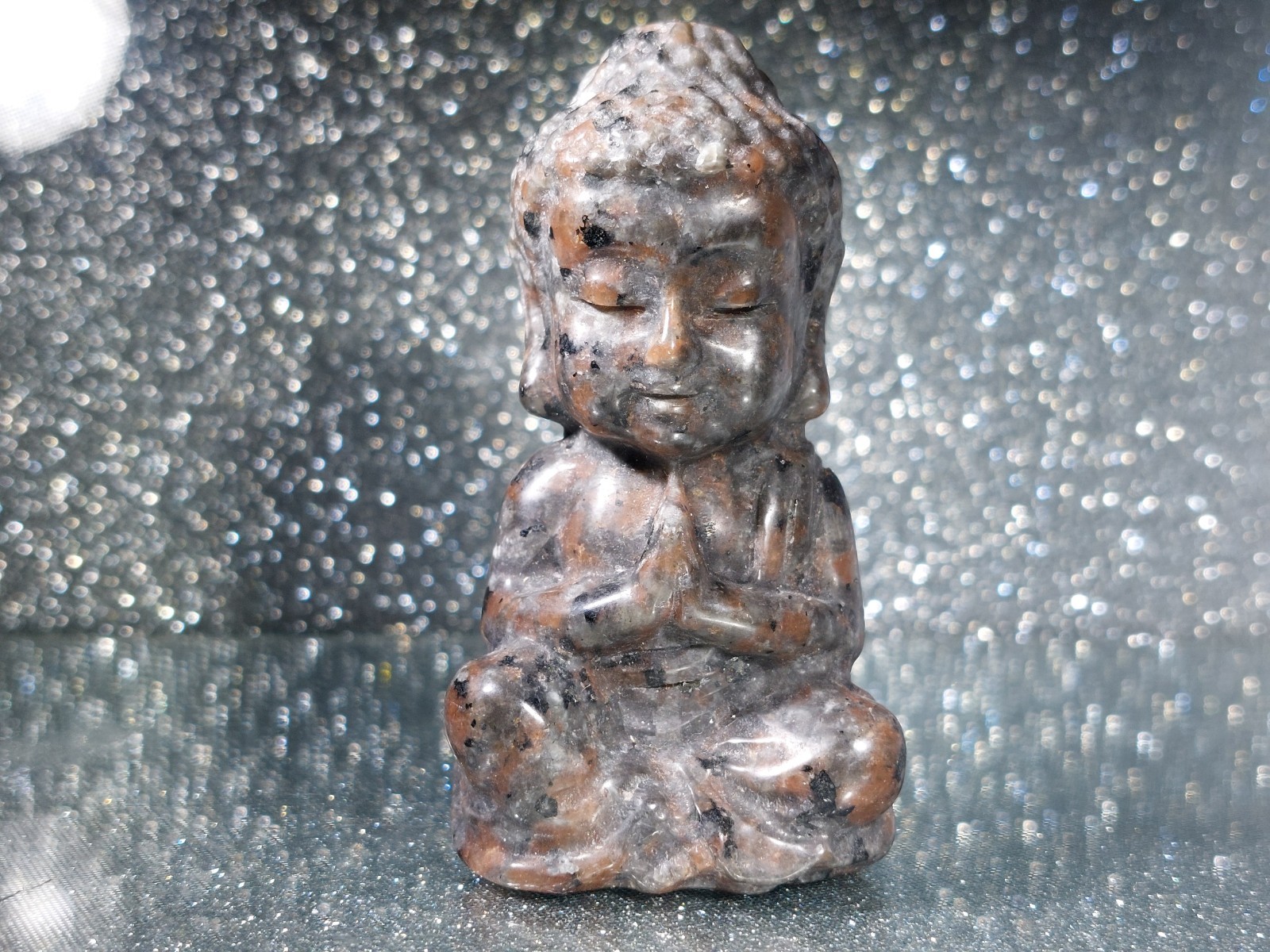 Yooperlite Buddha Carving 134.7g 8cm UV Reactive – Glows Orange Under Light