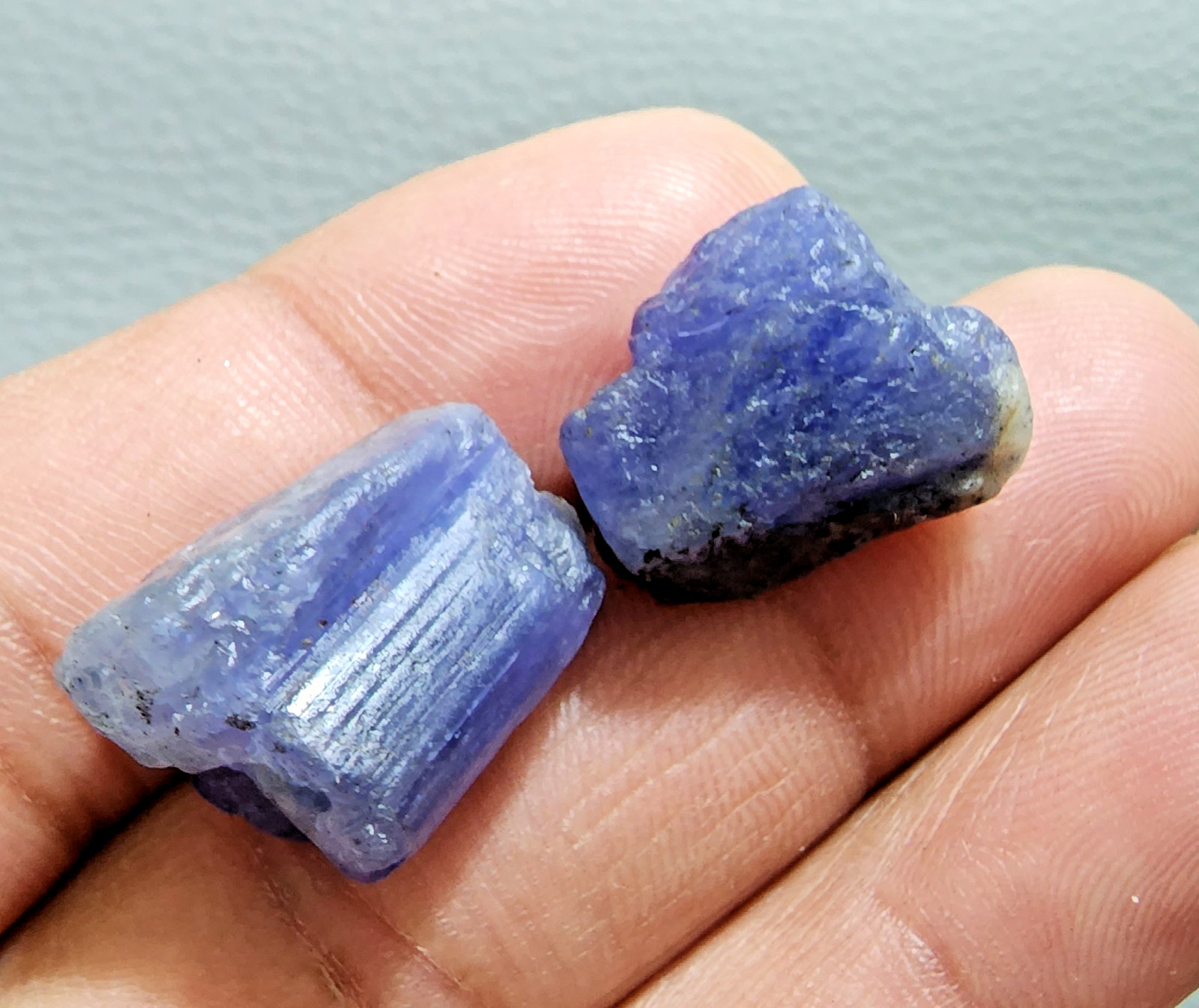 2 pcs Attractive Blue Tanzanite Rough 18-19mm Natural Raw Crystals Gemstone Lot