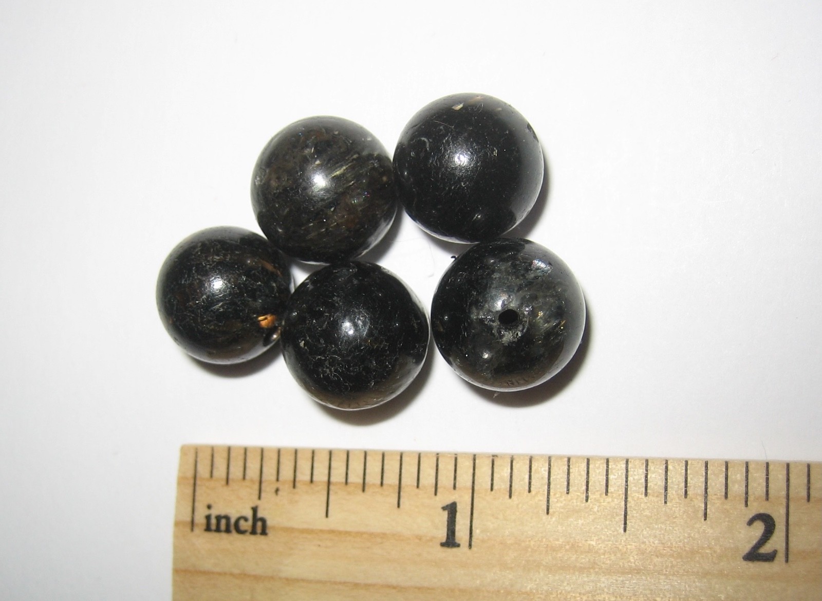 5 POLISHED 12mm AUTHENTIC NUUMMITE STONE MINERAL DRILLED BEADS GREENLAND 14g *2